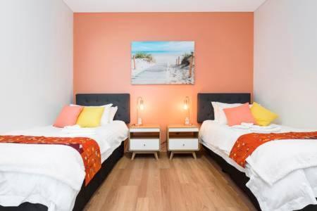 705 Always Summer in the City - 2 bedroom with chrome cast