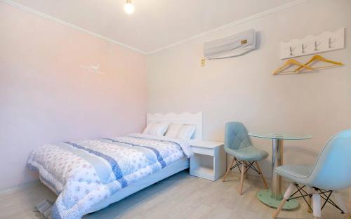 Naksan World Beach Naksan World Beach is perfectly located for both business and leisure guests in Yangyang-gun. Offering a variety of facilities and services, the property provides all you need for a good nights sleep