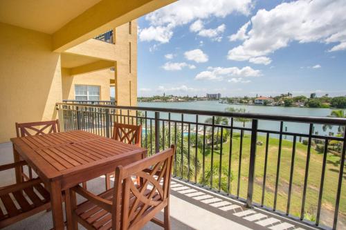 207 - Palms of Treasure Island - image 14