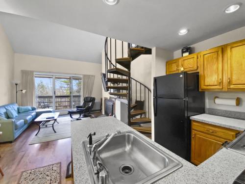 Sugarbush Mountainside Loft Condo - image 12