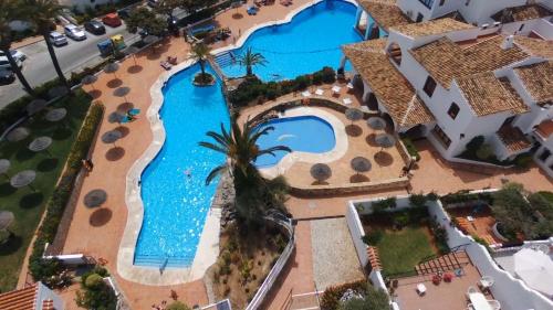 Right by the pool area in Capistrano Village, Nerja (foto 8)