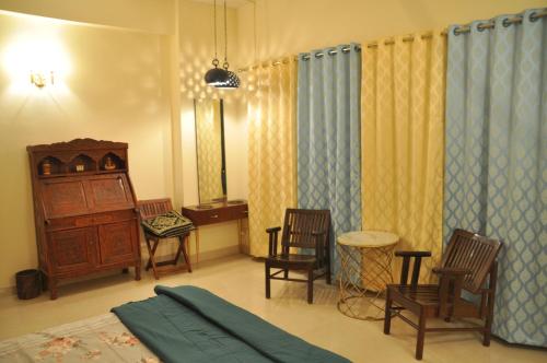 Luxurious Serviced Apartment Pari Chowk ExpoMart Noida GNoida Expressway
