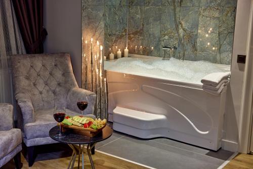 The Bold Hotel - image 4