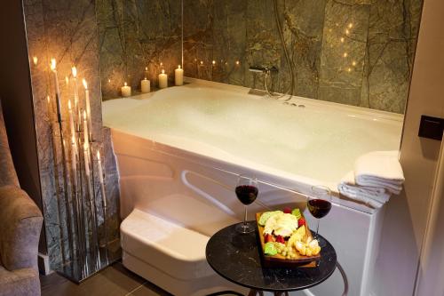 The Bold Hotel - image 8