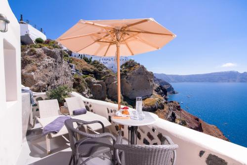 Pezoules of Oia - image 8