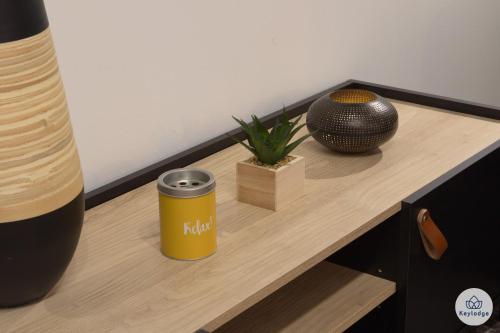 T2 - Black & Wood*** - 45m² - 5min du centre-ville et 10min de l'aeroport