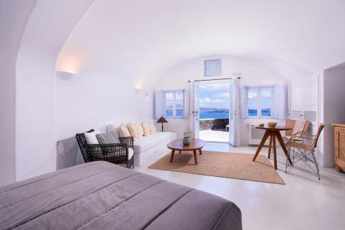 Pezoules of Oia - image 14