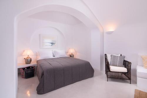 Pezoules of Oia - image 11