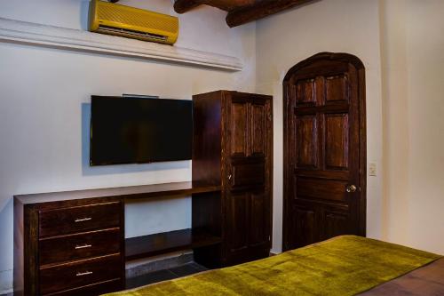 276523067 Castillo Blarney Inn
