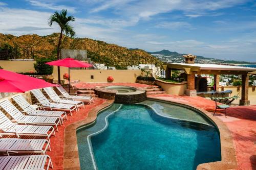 Swimming pool, Castillo Blarney Inn in Libertad