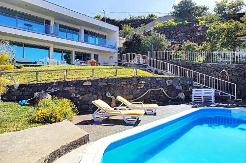  Villa Calcada with private pool by HR Madeira in Santa Cruz