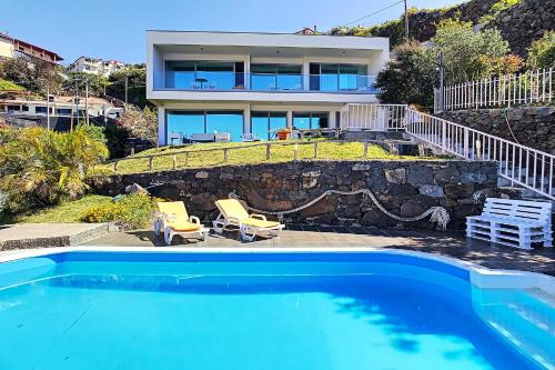  Villa Calcada with private pool by HR Madeira, Ferienwohnung in Santa Cruz