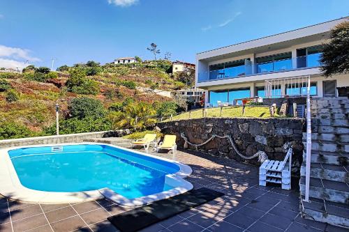  Villa Calcada with private pool by HR Madeira in Santa Cruz