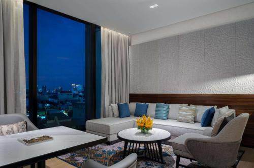 room detail thumbnail 1