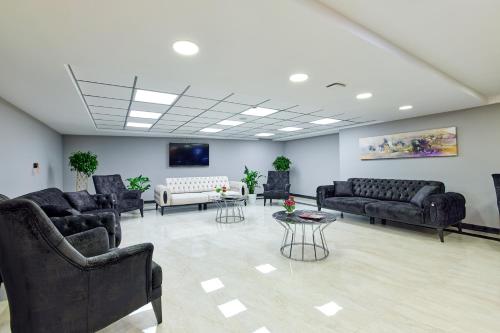 The Bold Hotel - image 9