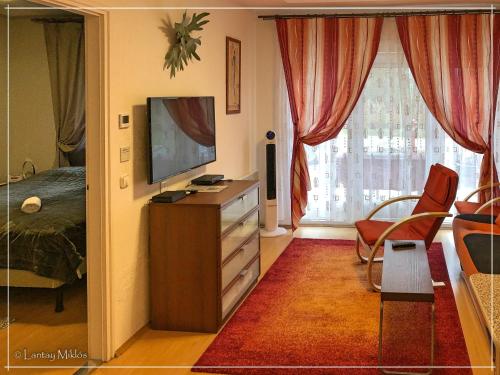  Csi - Pet apartman, Unterkunft in Kehidakustány