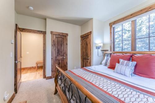 Slopeside Luxury Villa #136 With Fantastic Ski Views - FREE Activities & Equipment Rentals Daily - image 5