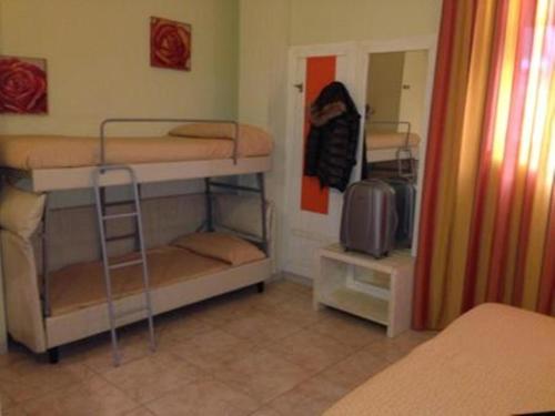 1 queen bed, 2 bunk beds
