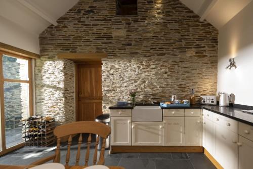 Mowhay Barn - main image