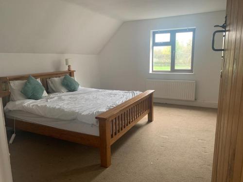 Stable/barn Cottage On Outskirts Of Warwick, , Warwickshire