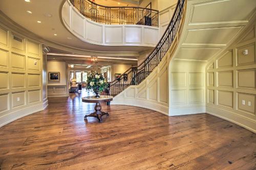 Heart of Harbour Town Walk to Pier and Golf! - main image