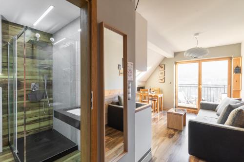 Superior Apartment with Mountain View image 8