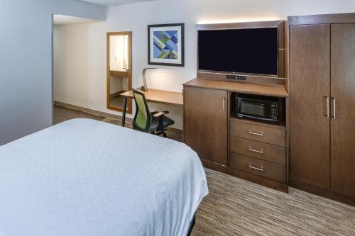 Queen Room with Two Queen Beds - Hearing Accessible/Non-Smoking