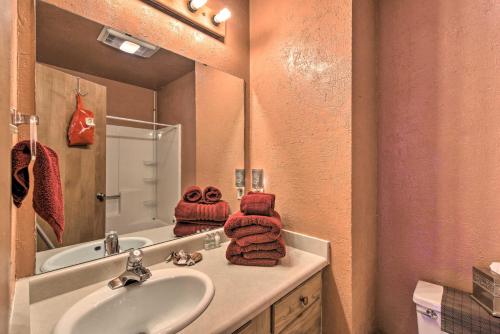 Red River Retreat in Town with Mtn Views and Yard - image 3