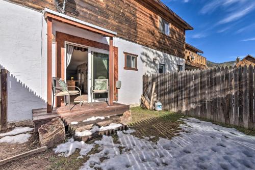 Red River Retreat in Town with Mtn Views and Yard - image 8