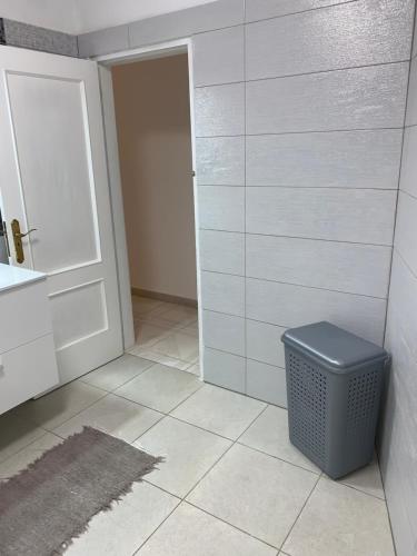  LUXURY ROOMS IN APARTMENT SHARED A LOS CRISTIANOS PLAYA AIRE CONDITIONER Habitaciones privada STANZA in Arona