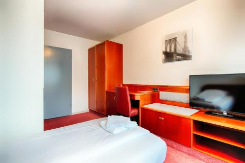 1 twin bed