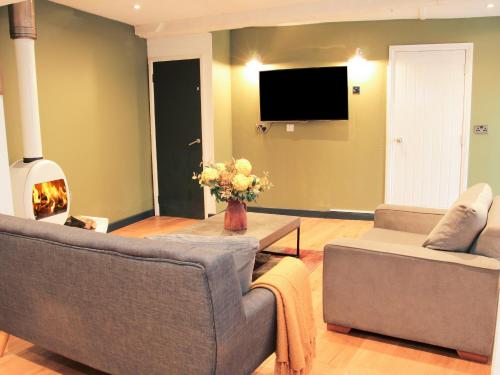 Bank House Barn - image 11