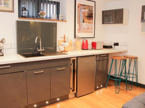 Bank House Barn - image 4