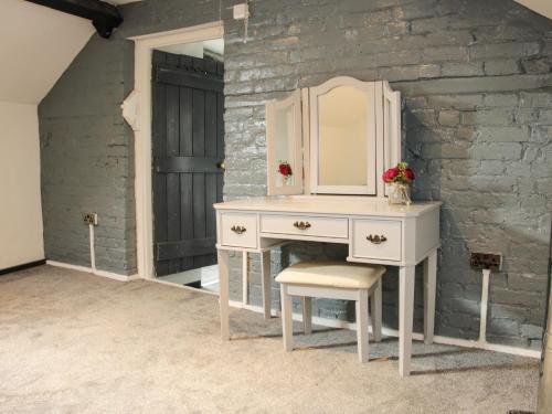 Bank House Barn - image 13