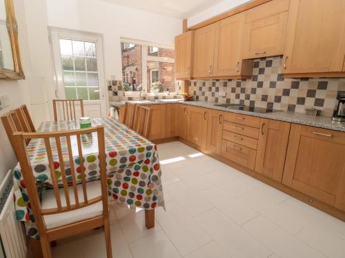 1A Chantry Place - image 9