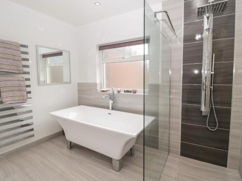 1A Chantry Place - image 4