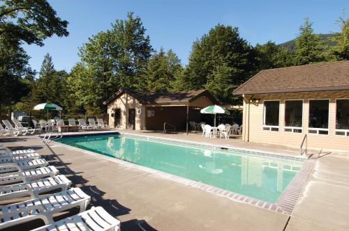 Whispering Woods Resort - 수영장