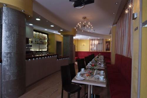 Паб/Коктейль-бар, Hotel Cristal Eboli in Еболі