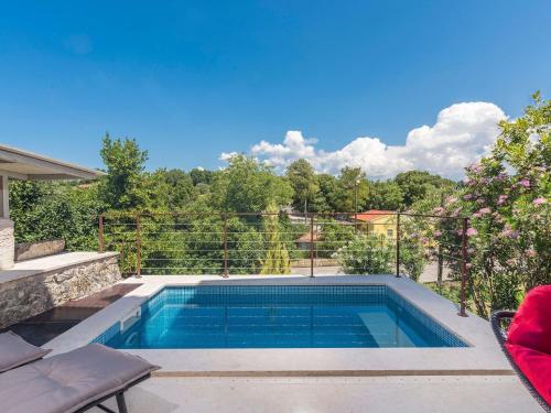 Holiday house with small pool and grill terrace in an idyllic location