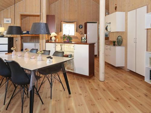 Elegant Holiday Home in Hadsund with Sauna - image 2