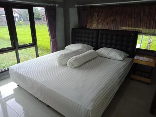 JOGLOPARI GuestHouse room 2 near Kasongan Travel Village