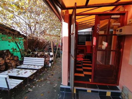 Hostel Pascalis Alesd in บอรส์