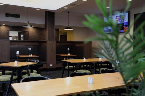 Restaurant, Park Avenue Hotel Motel in Rockhampton