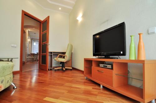 Central Apartments Maidan Area - image 12