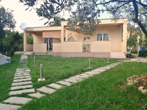  Apartments Lea - only few steps from the beach, Pension in Starigrad-Paklenica