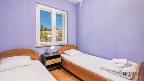  Apartment Mile in Novalja