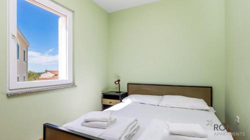  Apartment Mile in Novalja