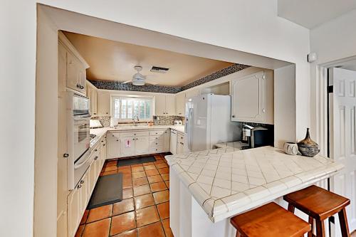 Tahquitz Getaway - Private Pool & Outdoor Kitchen home - image 2