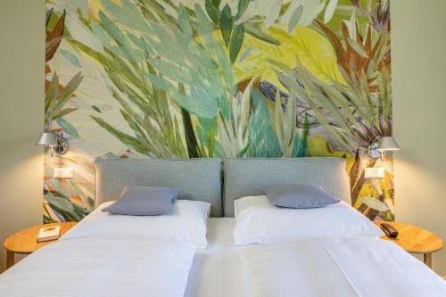 Seehotel Hubertushof – Velden, CA