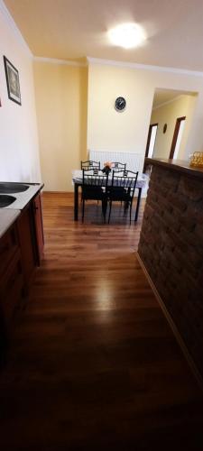 Bastya Apartmanhaz in ティゼンハーロム ヴァローシュ